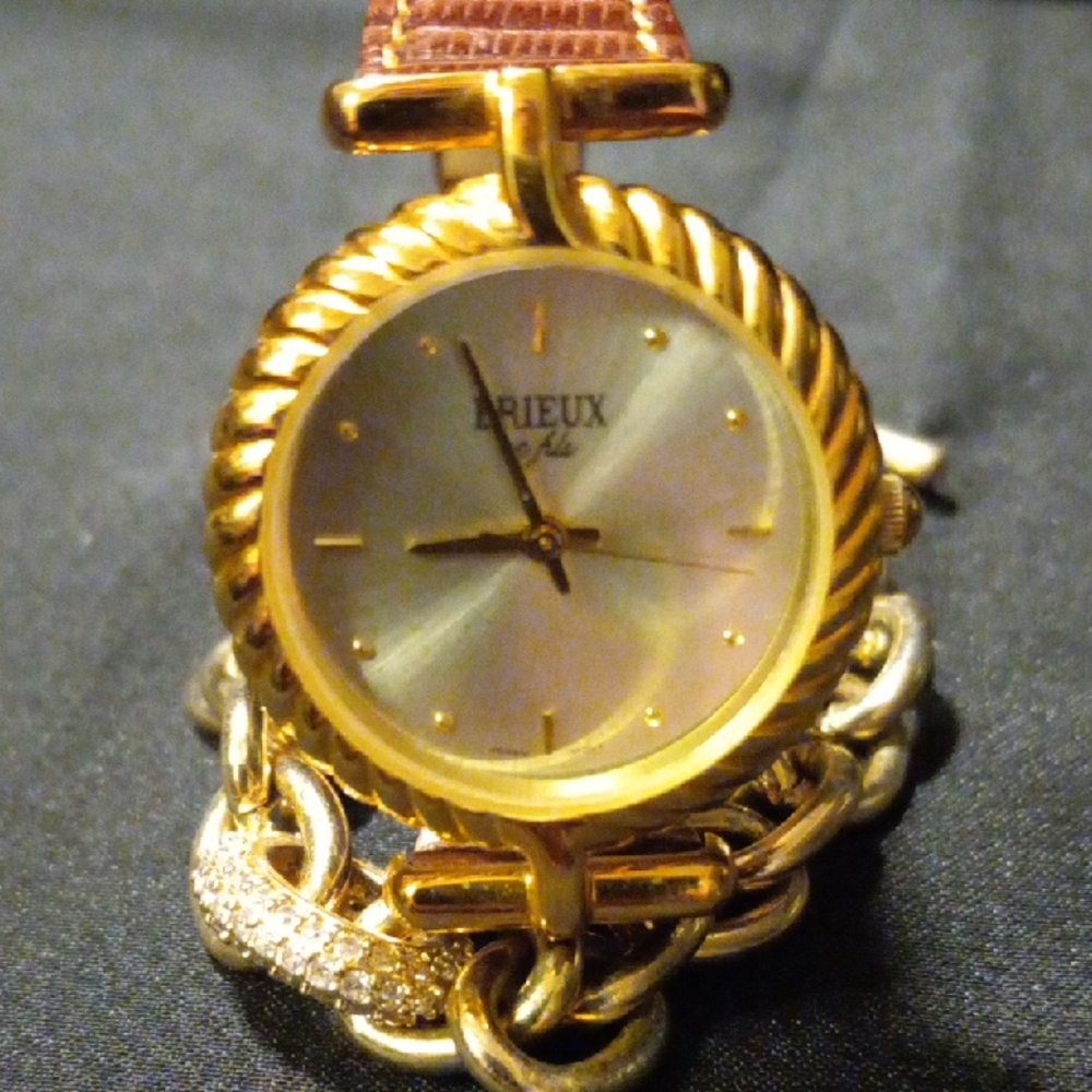 Elegant Gold Watch with Twisted Rope Band and Circular Faceand gold tone bracele